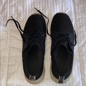 Black Women’s Merrell Shoes